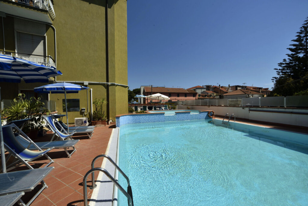 Hotel con piscina Diano Marina Hotel con piscina Diano Marina