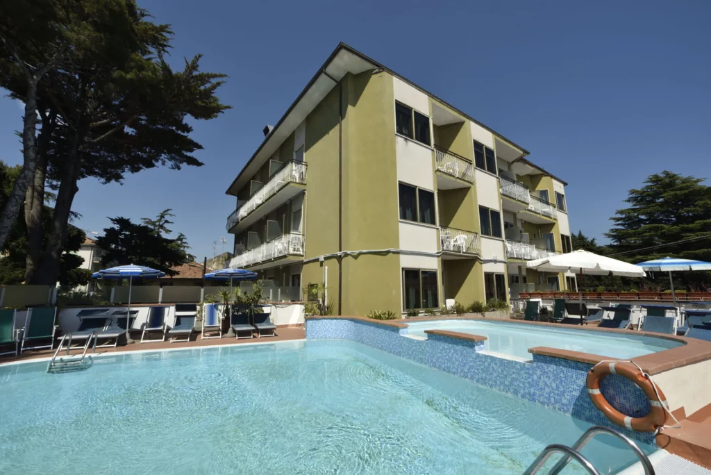Hotel con piscina Diano Marina Hotel con piscina Diano Marina